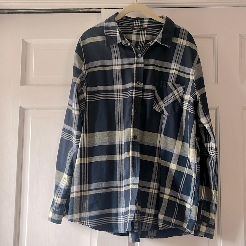 Alpine Design Flannel Long Sleeve Button Up with Pocket , Women’s Size XL